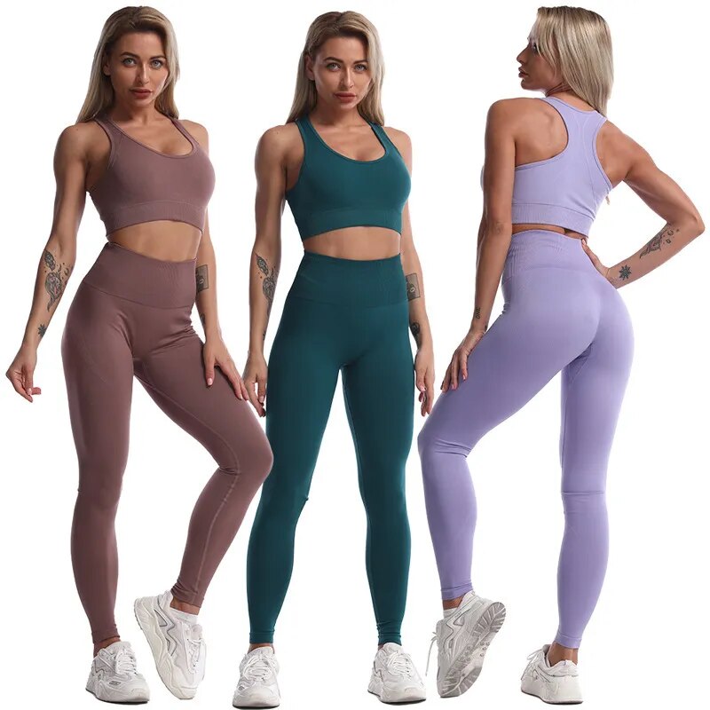 El Top o  los leggins cómodos de deporte , yoga o gimnasio , ropa de entrenamiento  para mujeres .